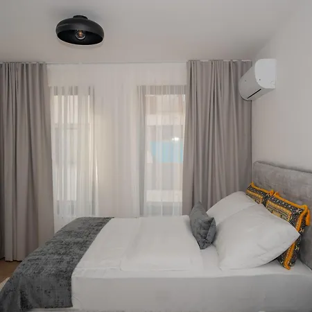 No 23- Free Parking *